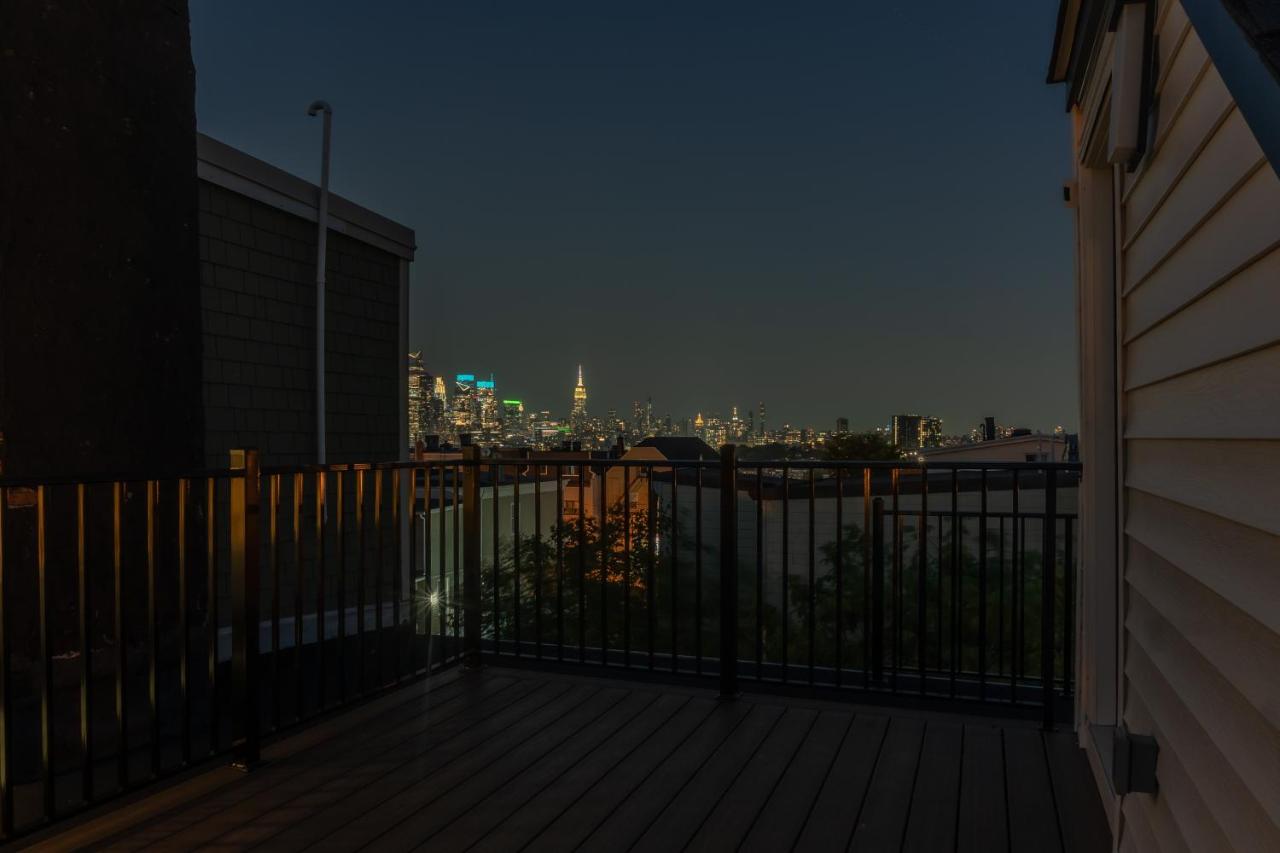 Highend Hideaway with rooftop and NYC views, 2 Kings beds, Sleeps 10, 20 PERCENT OFF - B&B