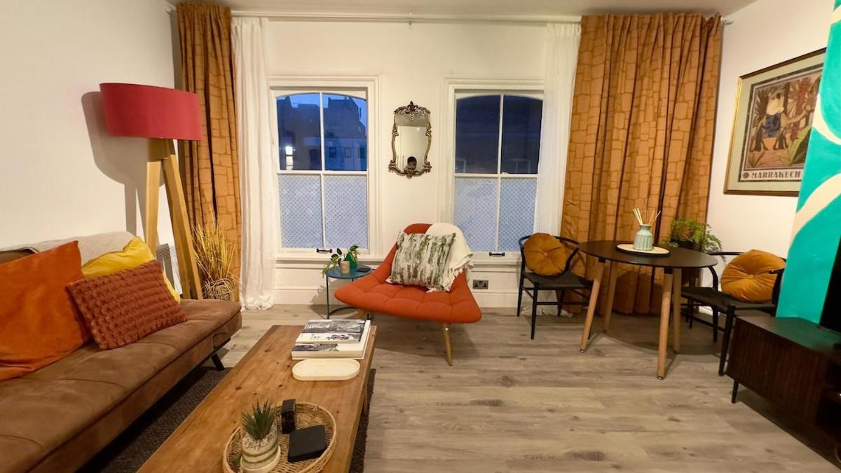 Modern 1 Bed-Theatre, City Stay - B&B Wolverhampton