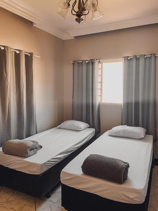 Tweepersoonskamer met Gedeelde Badkamer