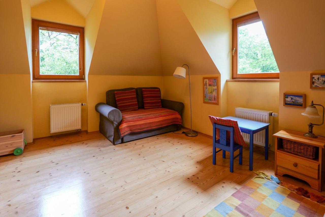 Beautiful house by the river with its own dock - Ferienwohnung Rabyně