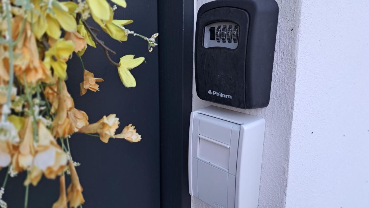 Apartment Leinetal - bester Schlafkomfort in hochwertiger Hotelbettwäsche, 3 Zimmer - große Küche, Duschbad & Parkplatz - Ferienwohnung
