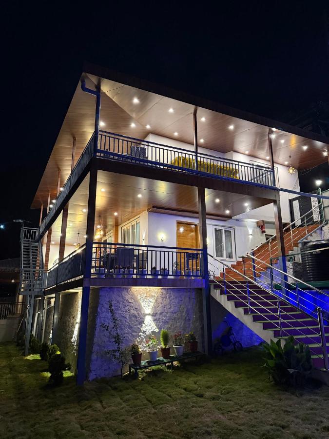 Nuri By The Hills Mountain Retreat with Jacuzzi - B&B Mussoorie