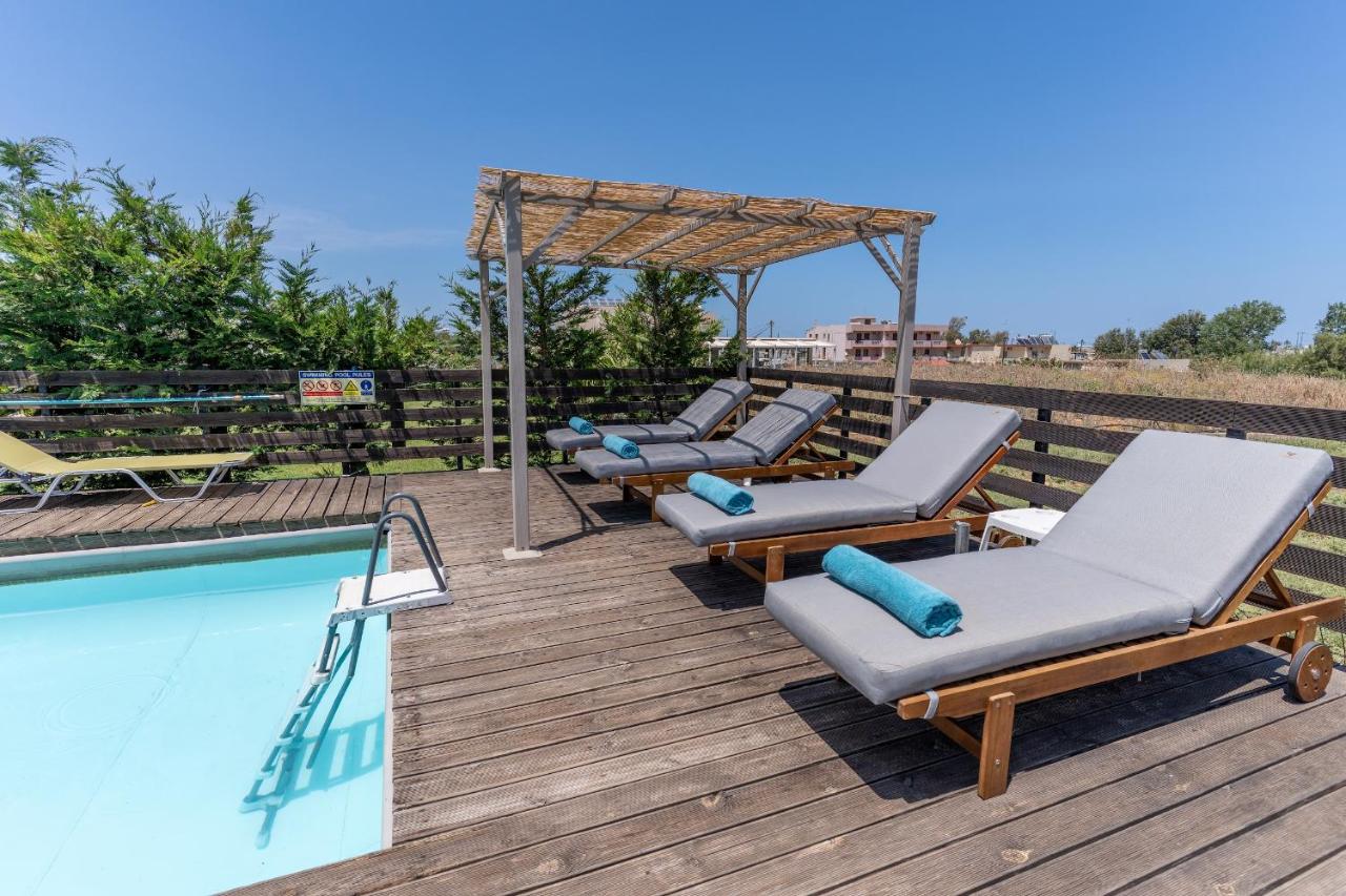 Villa Olympia, 7 BR, for up to 22 persons, 400 meters from the long sandy beach - B&B Kavrós