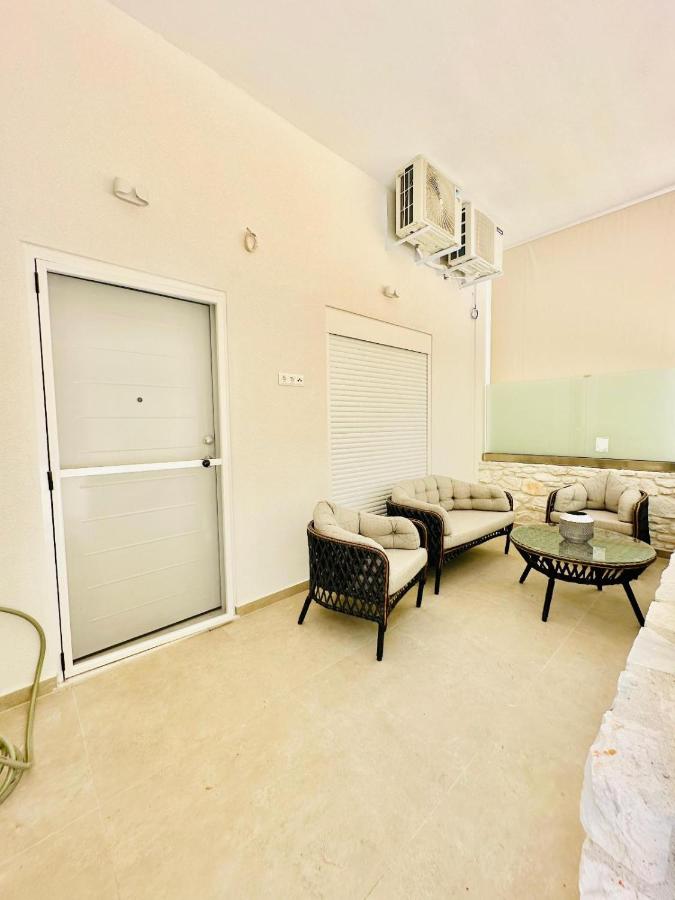 Modern Blue Apartment - B&B Hanioti