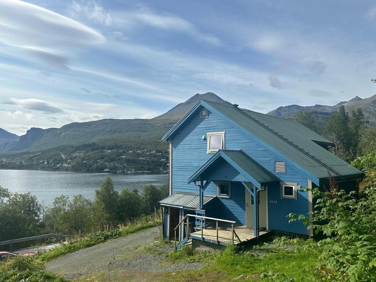 Lyngen Blue House - B&B