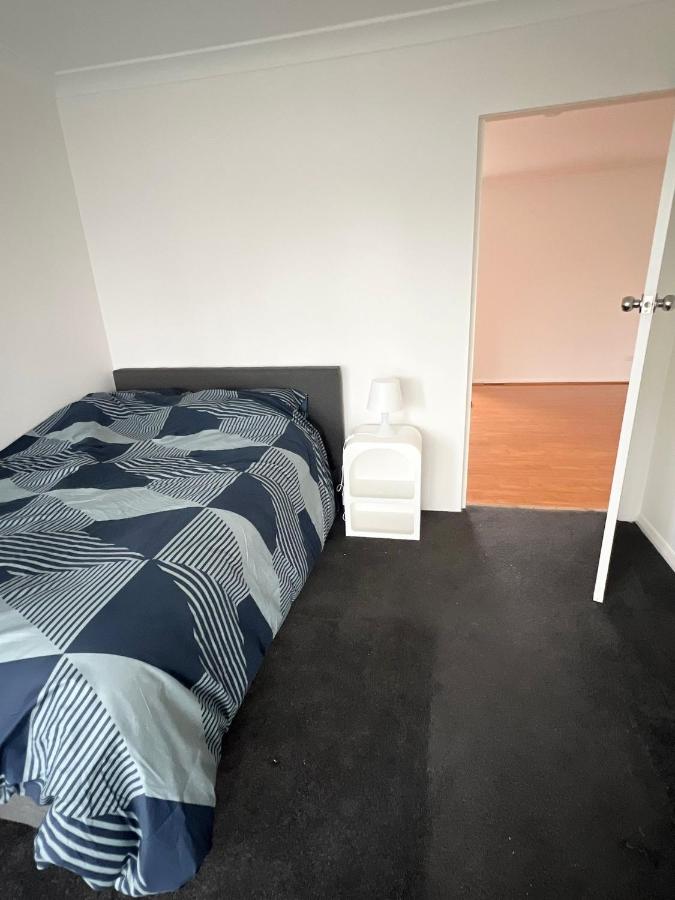 Zimmer mit Queensize-Bett und Balkon