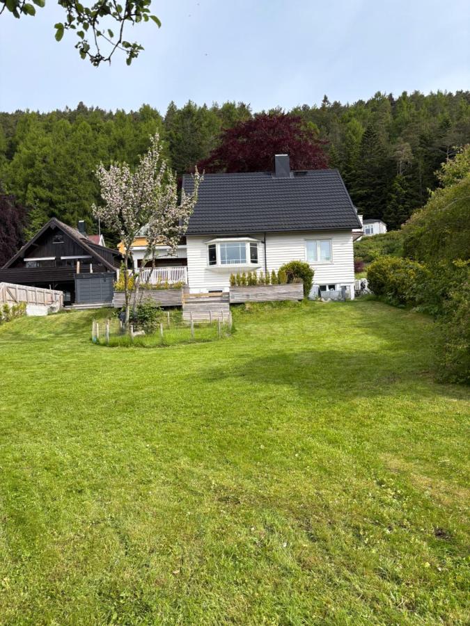 Entire home with pool and garden - Ferienwohnung Ålesund