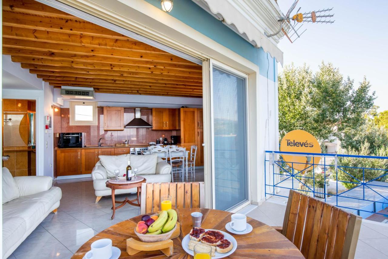 SALTY BREEZE Beachfront Apartment - B&B Ligia