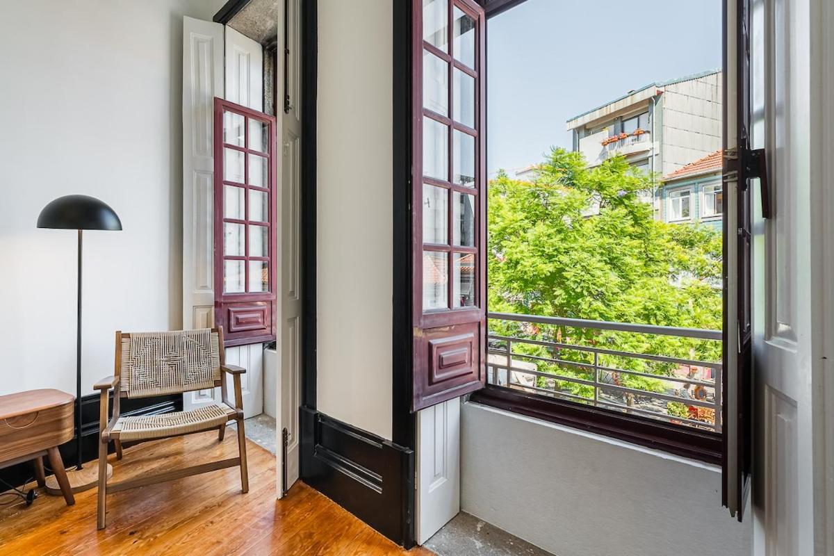 Terraced Apartment in the Heart of Porto - Free Parking - Chambres d'hôtes Porto