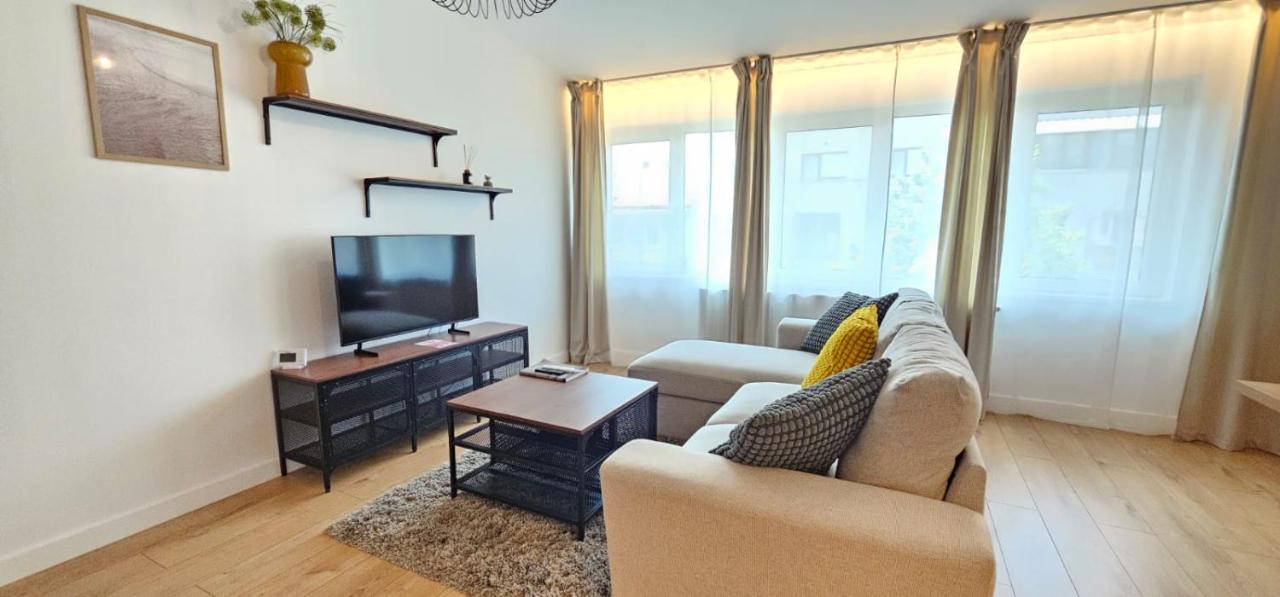 'The Rock' Exclusive Central Apartment - Chambres d’hôtes Drobeta Turnu-Severin