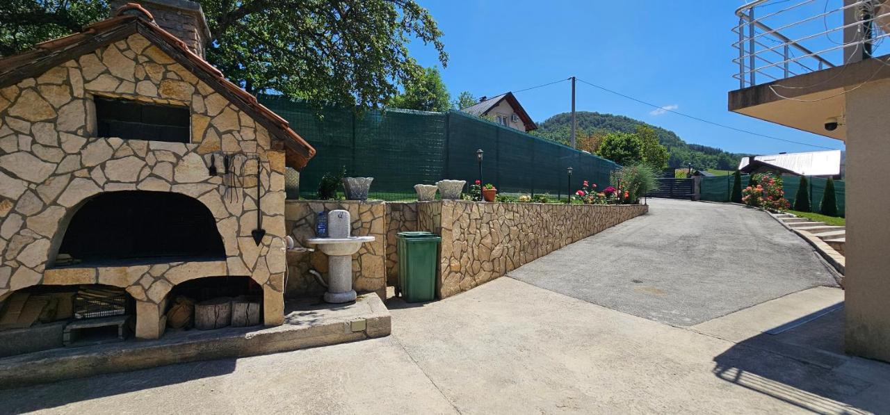 Villa Green Oasis With Pool - Ferienwohnung Sarajevo