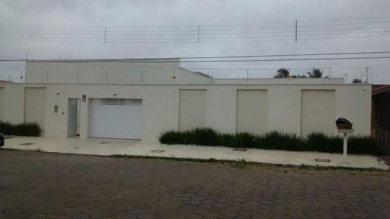 Casa Top com piscina, quadra de Squash e a 30 m da praia - B&B Peruíbe