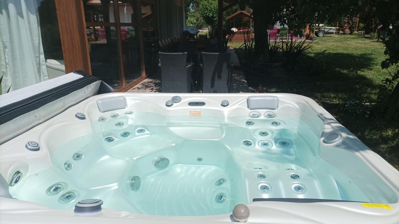 Guesthouse Tulipán Vendégház - Ferienwohnung Kosihy nad Ipľom