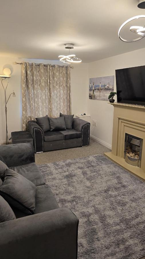 Cosy three bedroom spacious house with parking and Wi-Fi for 7guests - Bed and Breakfast Bolton