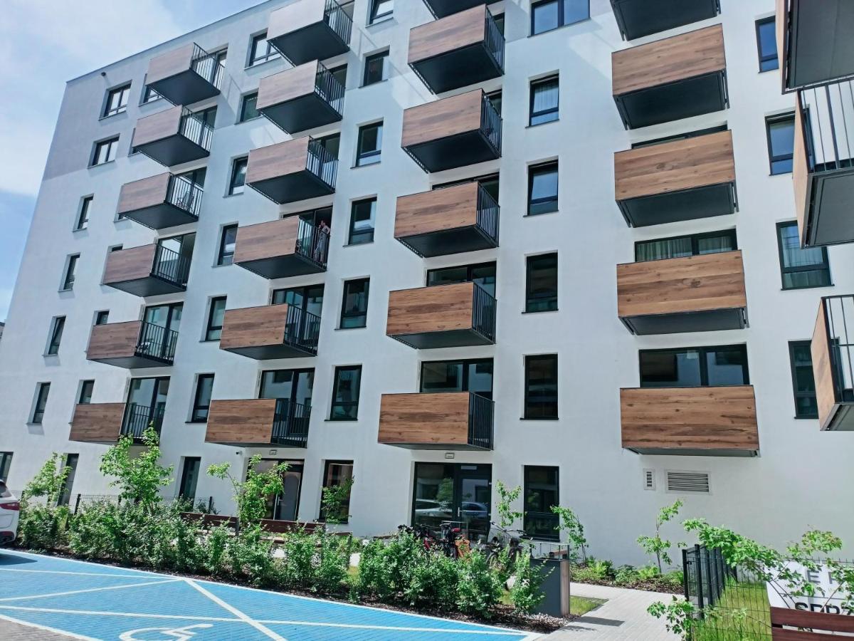Gold Key komfortowy apartament z balkonem, klimatyzacja i parkingiem - Chambres d'hôtes Pruszków