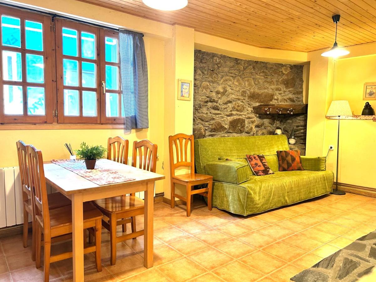 Refugi acollidor de pedra i fusta by RURAL D'ÀNEU - B&B