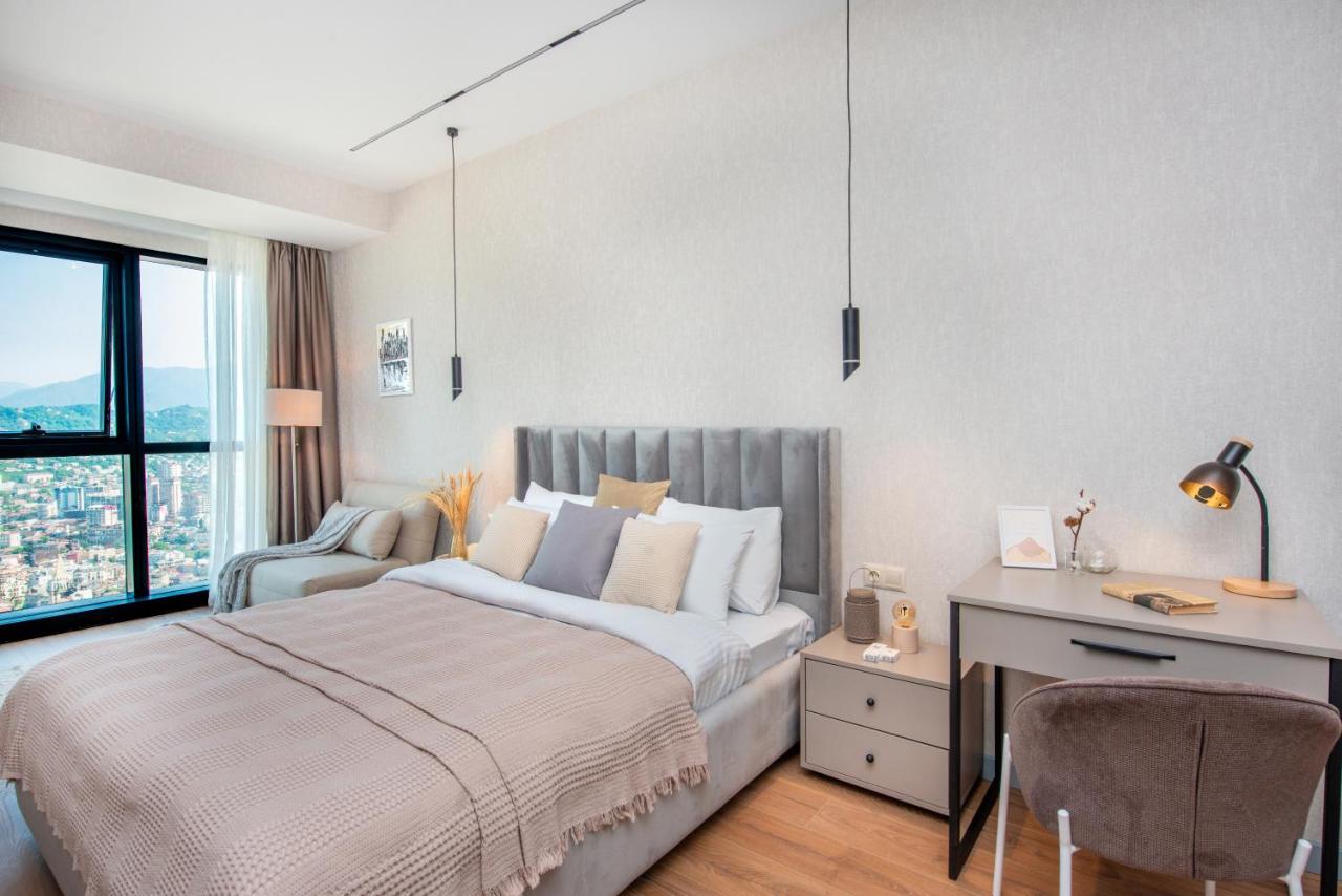 Golden Calm by Aesthaven - Ferienwohnung Batumi