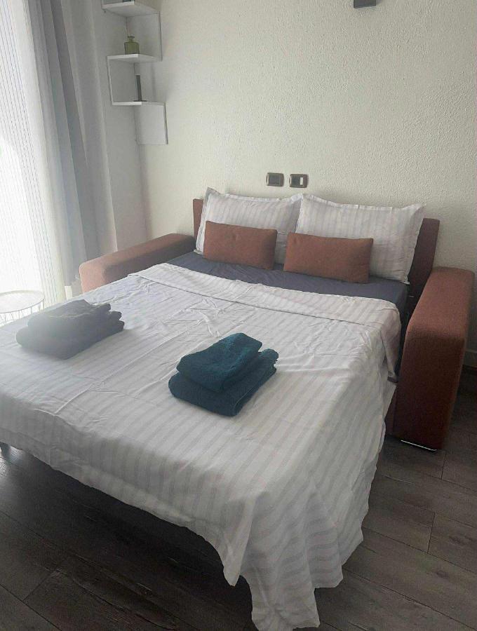 joli studio en face de la gare - Bed and Breakfast Nice