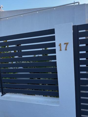The Artist House - Best Sea View in Porto Rafti - Chambres d'hôtes Limín Mesoyaías