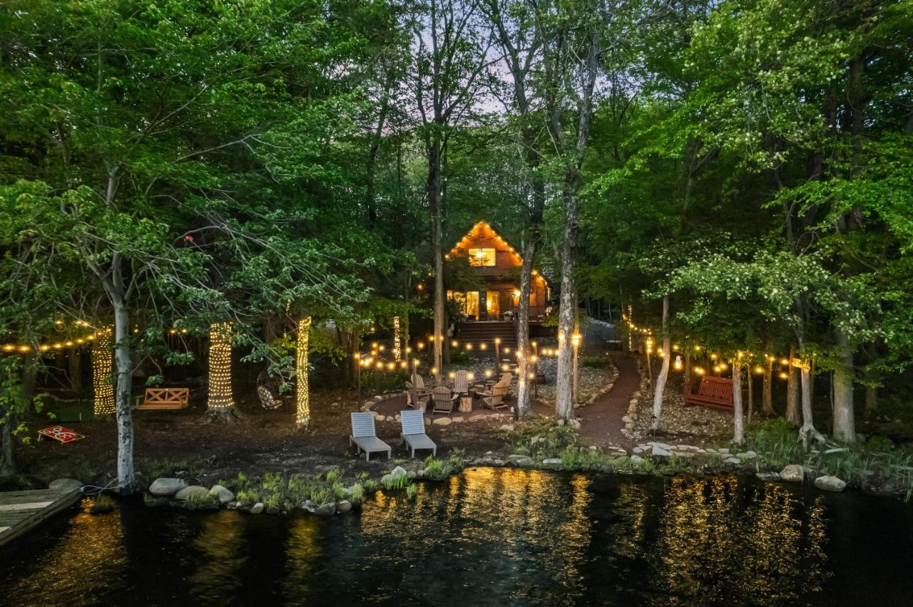 Lakehouse with Boats, MiniGolf, Sauna, HotTub, Swings and Playground! - Ferienwohnung Pocono Summit