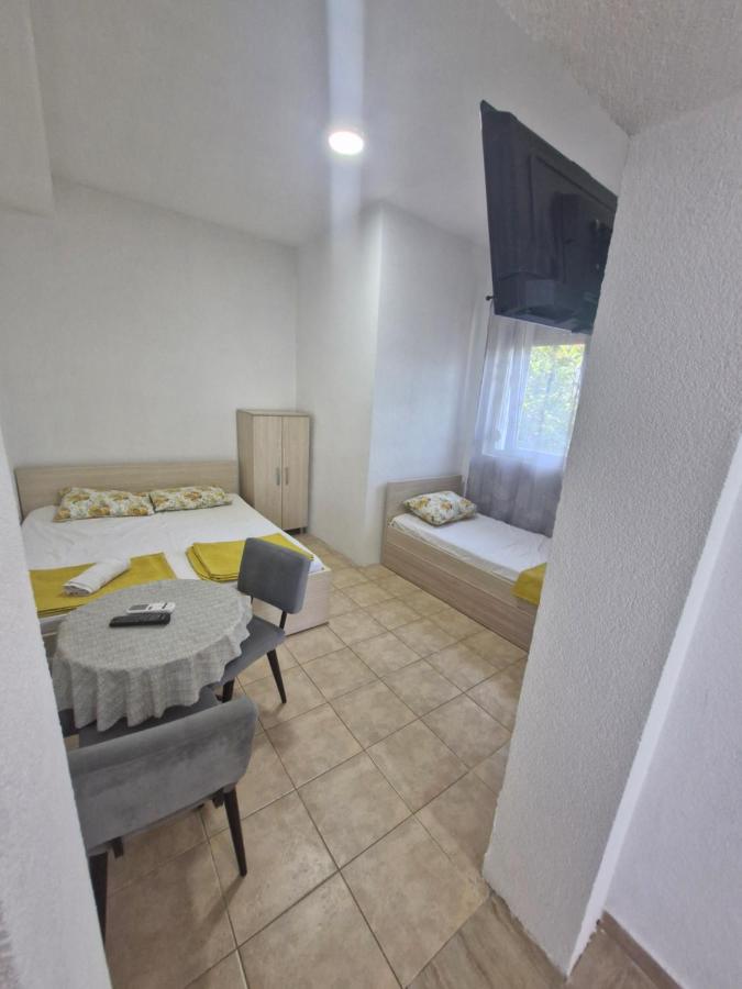 Apartments and Studios J&T UPCHEVI - B&B