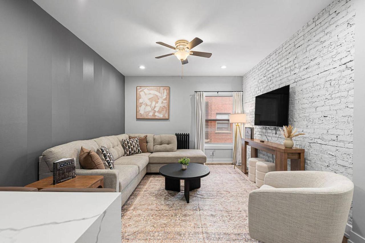 Rogers Park Retreat | 3BR +Parking | Near Evanston - B&B