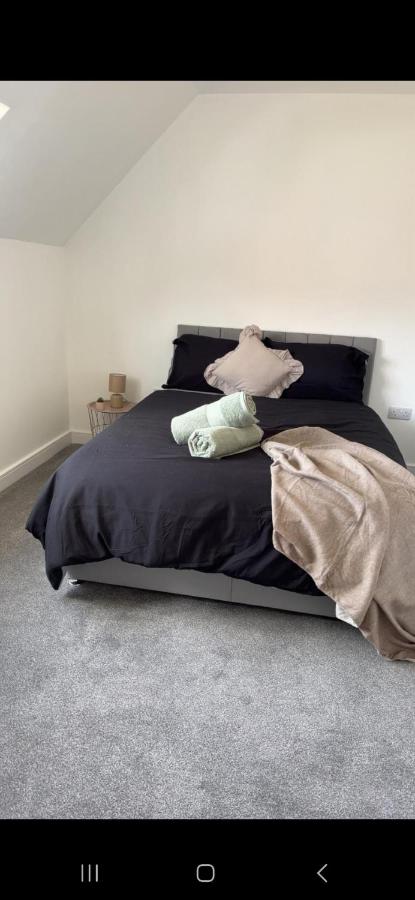 New Build 3-Bed in Rotherham Fast WiFi, Garden & Driveway - B&B