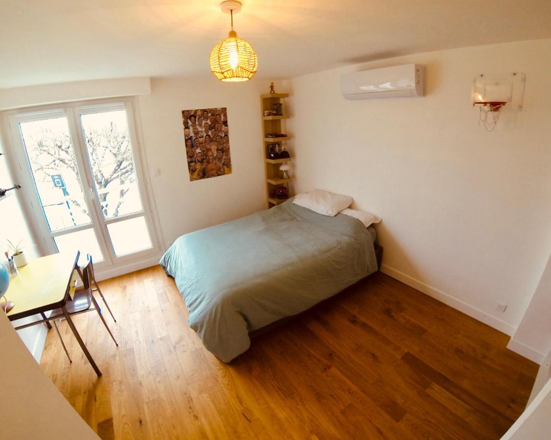 Chambre plein sud proche du pont de l'ile de Ré - B&B La Rochelle