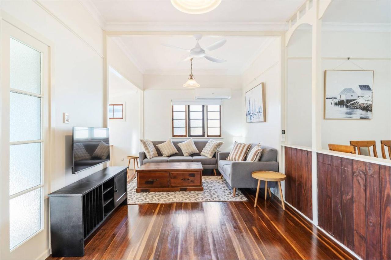 Scarness Cottage - Serene Queenslander by the Sea - Ferienwohnung Scarness