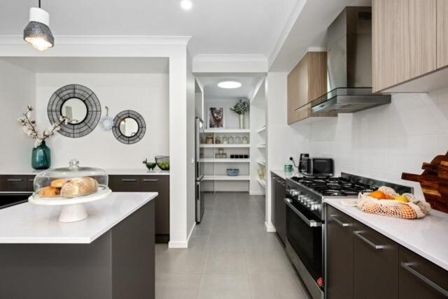 Leneva Spacious & Stylish Stay - Bed and Breakfast Leneva