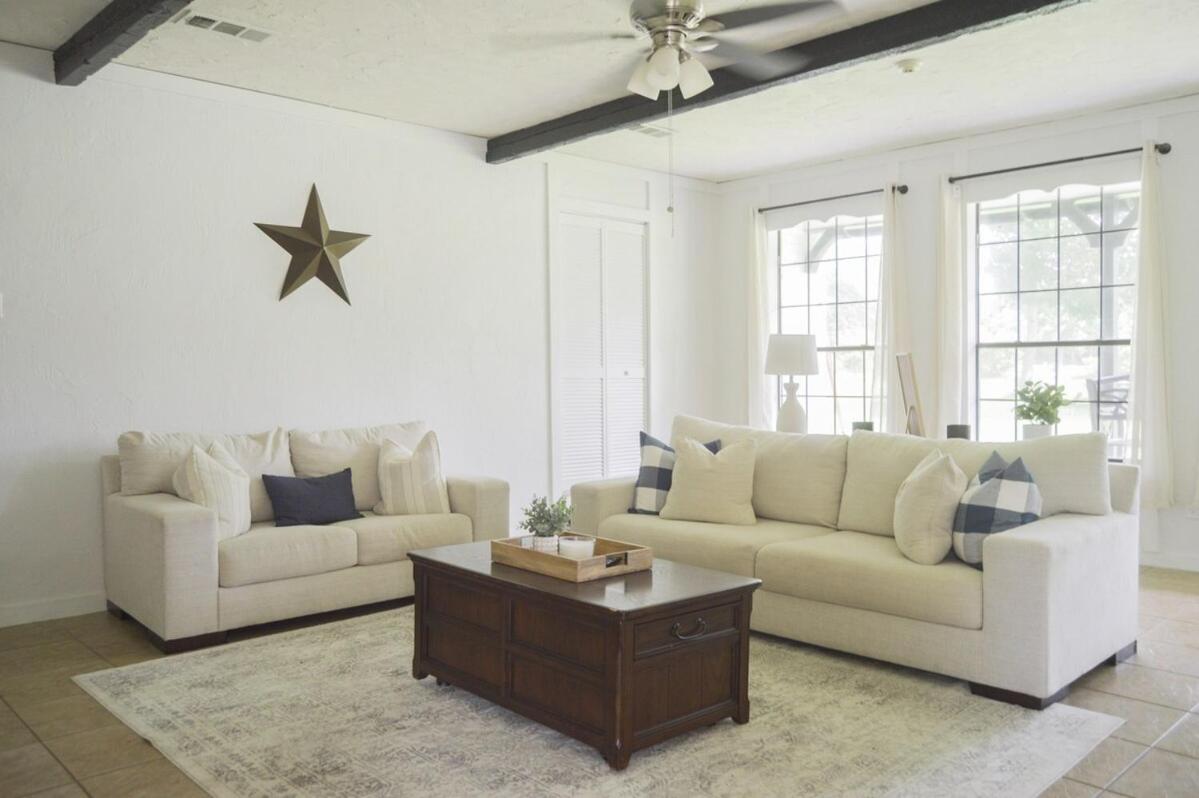 Gorgeous 10 Acre Modern Farmhouse & Private Pond - B&B