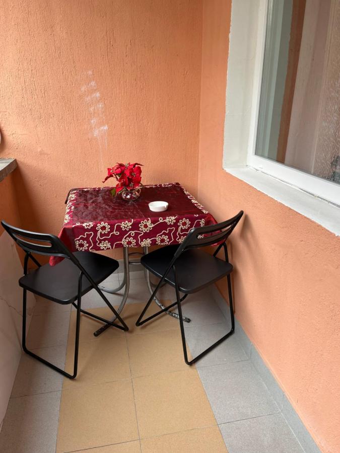 Spacious 2-Room Flat Near Metro Mall - Ferienwohnung Sofia