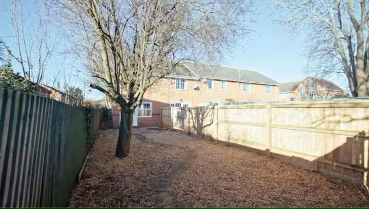 SionStays - Honeysuckle Court - Close to City Centre! - B&B Peterborough