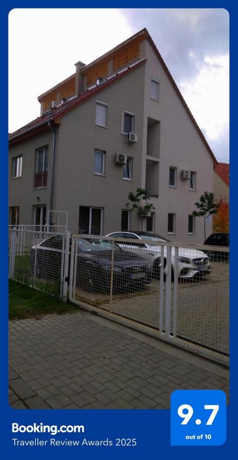 Blonde River Apartman Sőtér Szeged - B&B Seghedino
