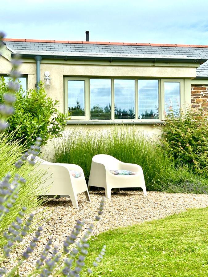 Merlin Farm Cottages short walk to Mawgan Porth Beach and central location in Cornwall - B&B