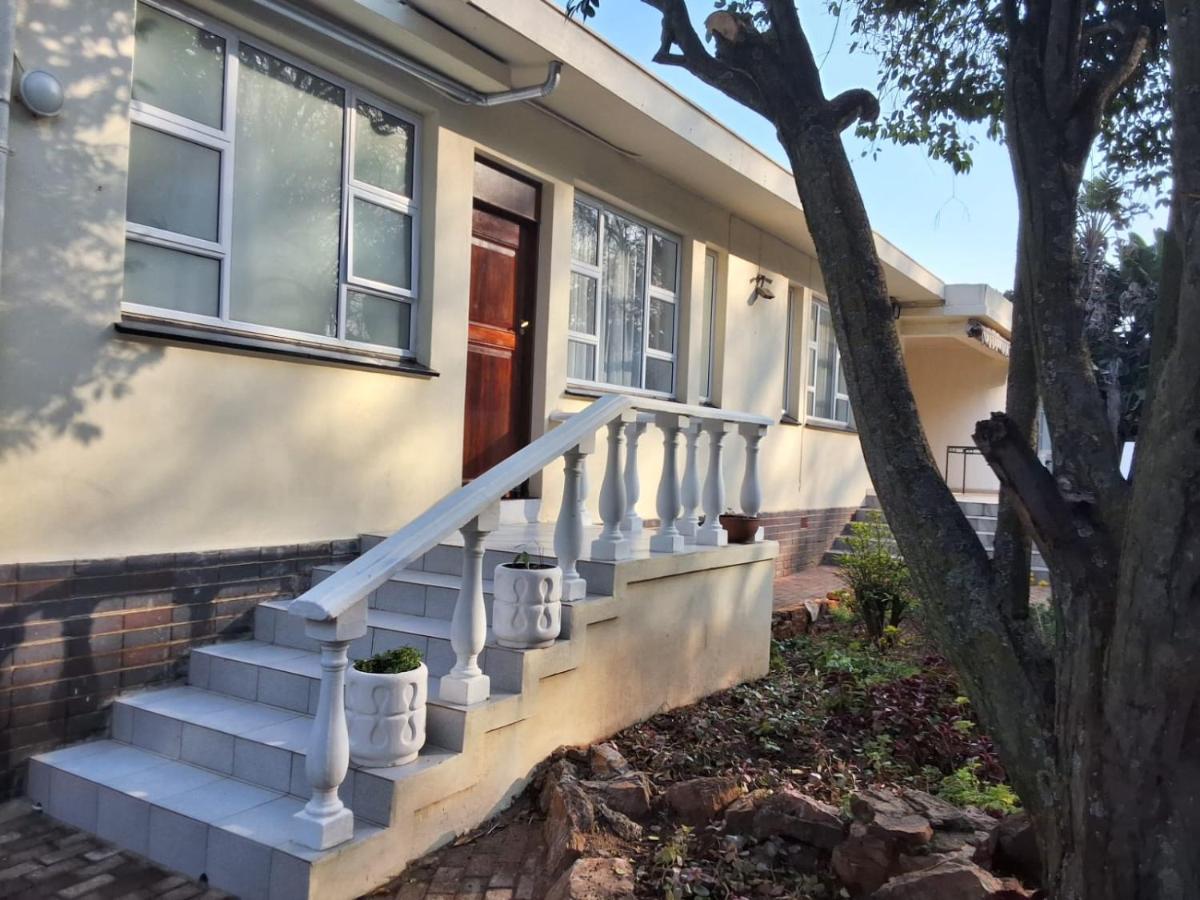 Studio in The Observatory home - Bed and Breakfast Johannesburg