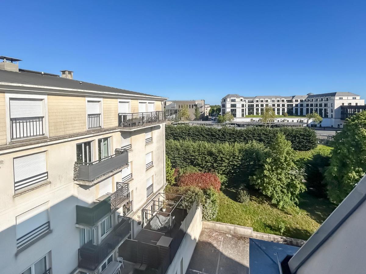 Appartement lumineux avec terrasse et parking - Chambres d’hôtes Chessy
