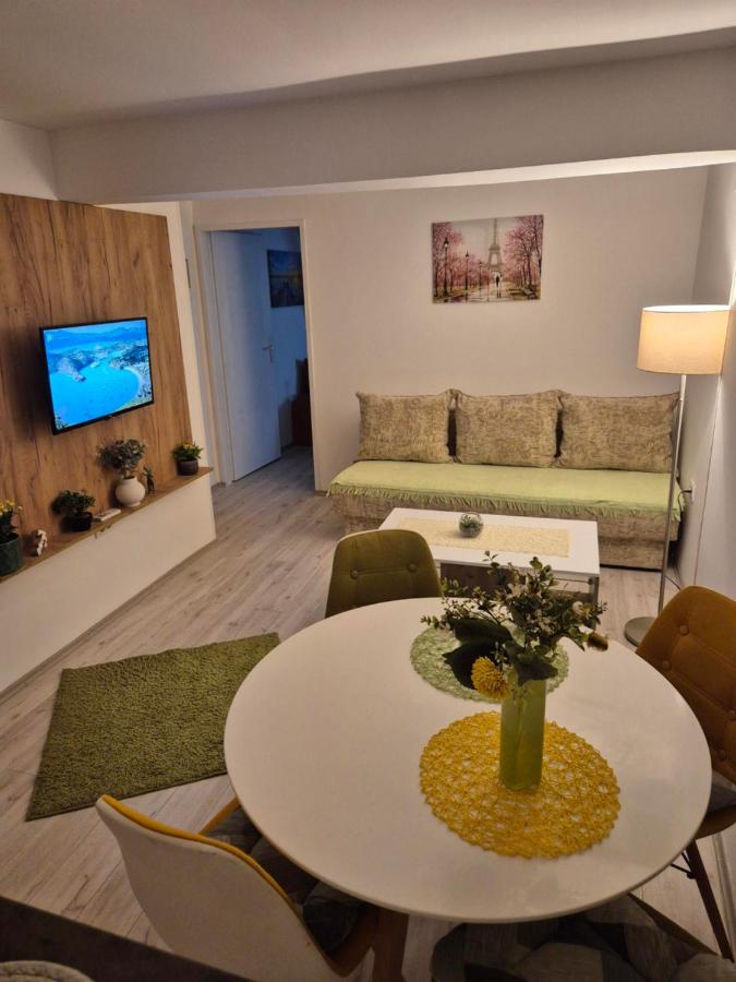Apartment CTNS - Bed and Breakfast Novi Sad