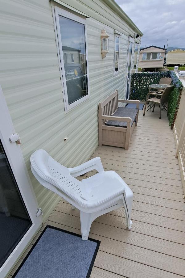Seaside Caravan - Sleeps 6 Parking & Veranda - B&B