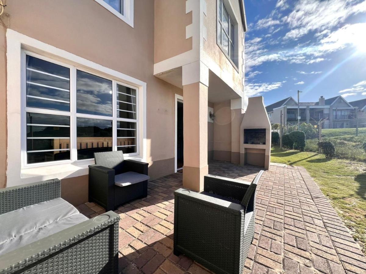 Fijnbosch Villa at Claptons - Bed and Breakfast Jeffreys Bay