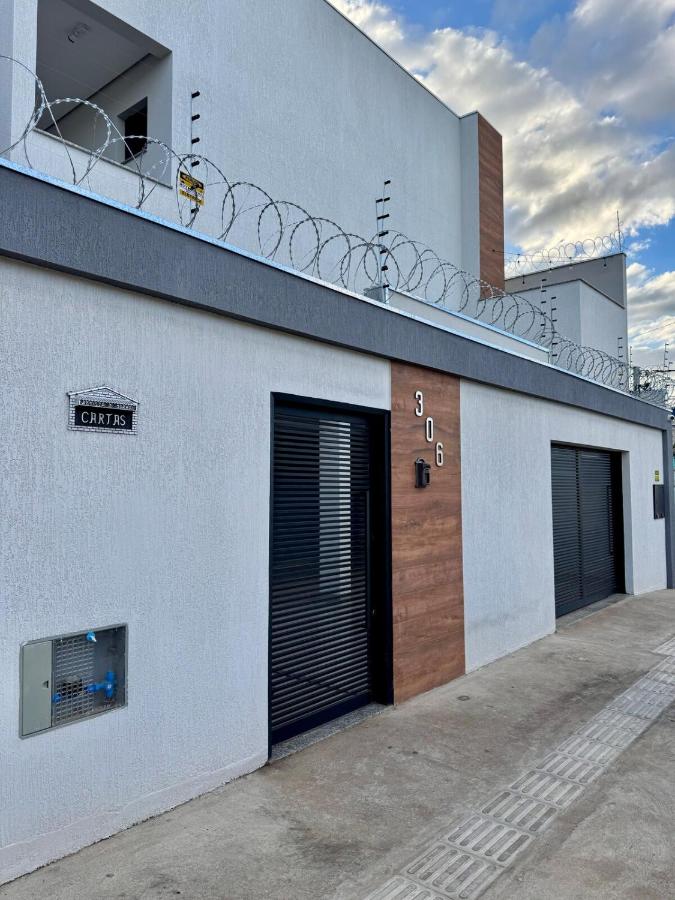 Studio aconchegante com varanda e garagem exclusiva - B&B