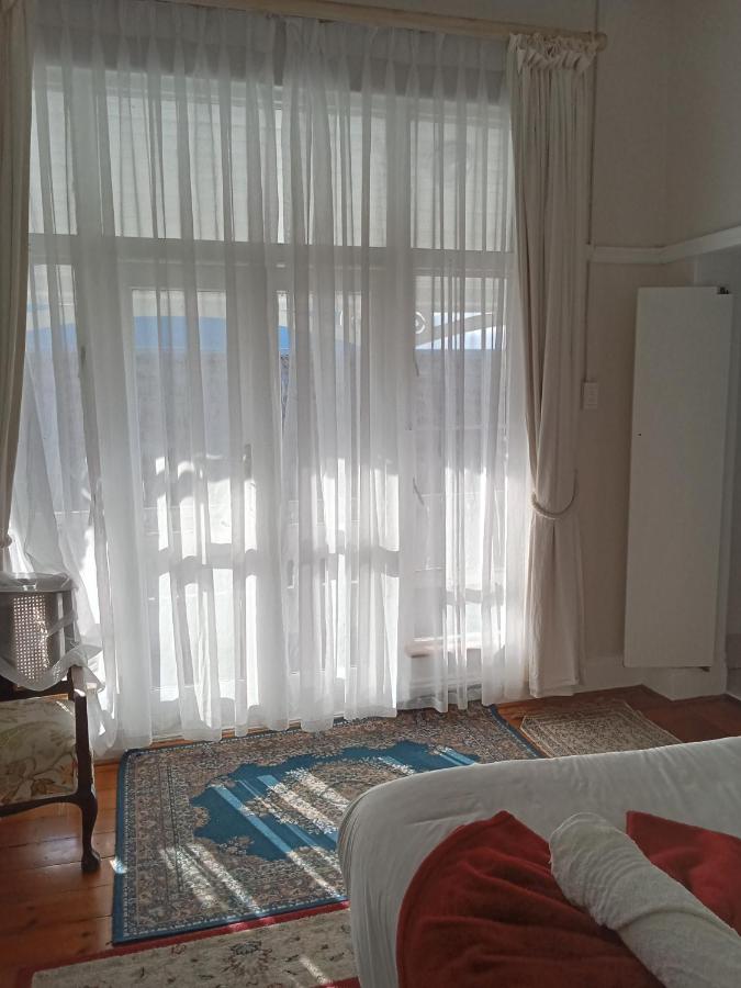 Camera Matrimoniale con Balcone e Vista Mare