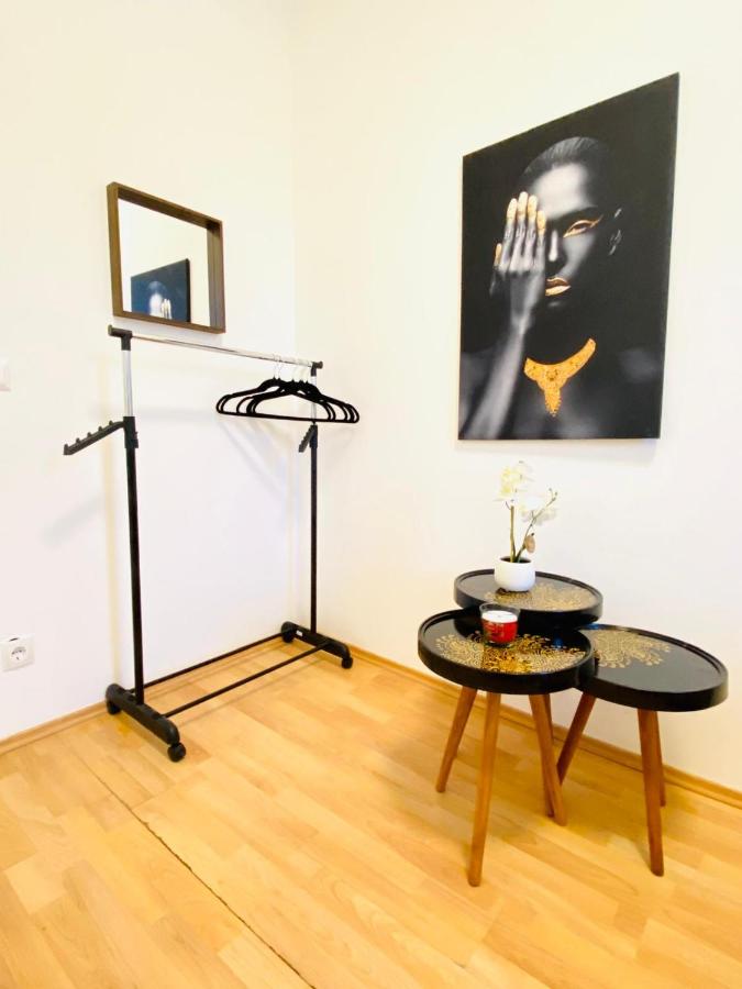 Comfortable 5BR Apt Well Connected Location - B&B