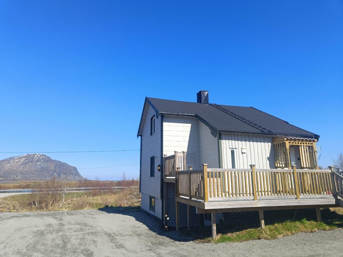Spacious Oceanfront house in the Heart of Lofoten - B&B