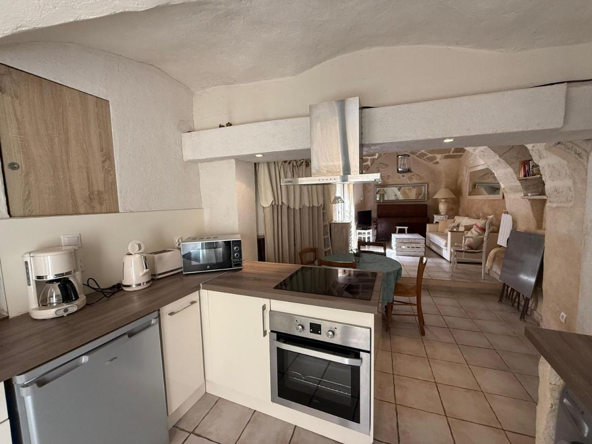 Appartement P2 à 4km D'UZÈS - B&B