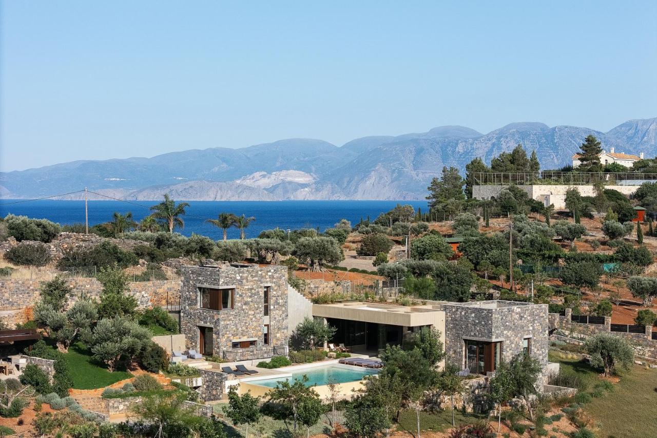 Villa Zoe - Elounda Chic Living & Bay Views by etouri - Bed and Breakfast Agios Nikolaos