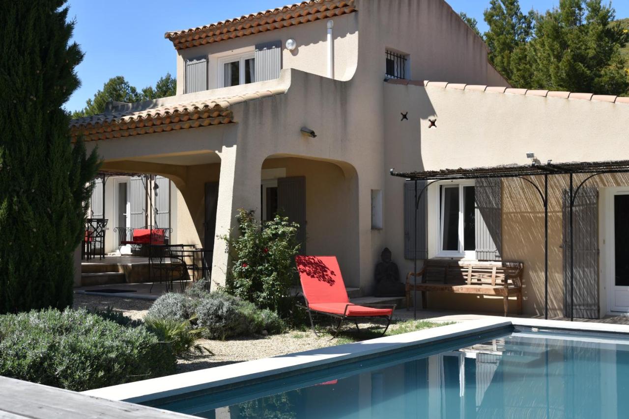 magnificent detached villa with heated swimming pool and jacuzzi, in aureille, in the alpilles – 8 people - Bed and Breakfast Aureille