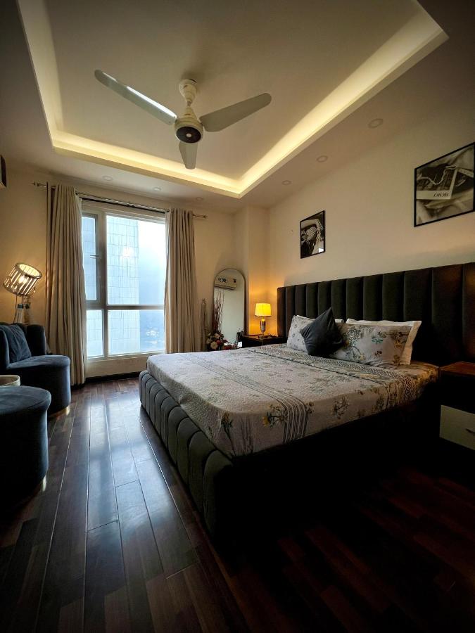 Deluxe One-Bedroom Apartment with City View