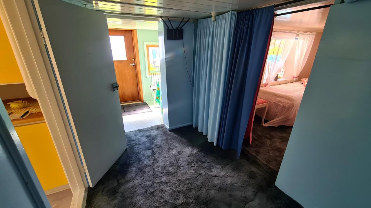 Charming 2BR Apt Retreat Smögen - B&B
