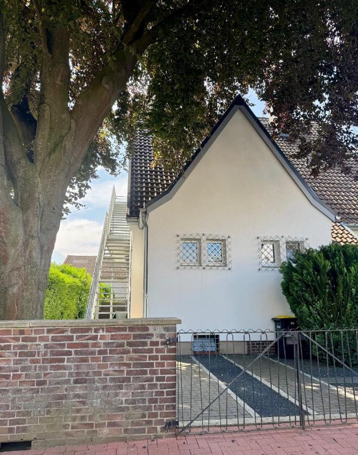 Dachgeschosswohnung Benther Berg, Contactless Check-in, free parking, Vollsaniert und Renoviert 2025 - B&B
